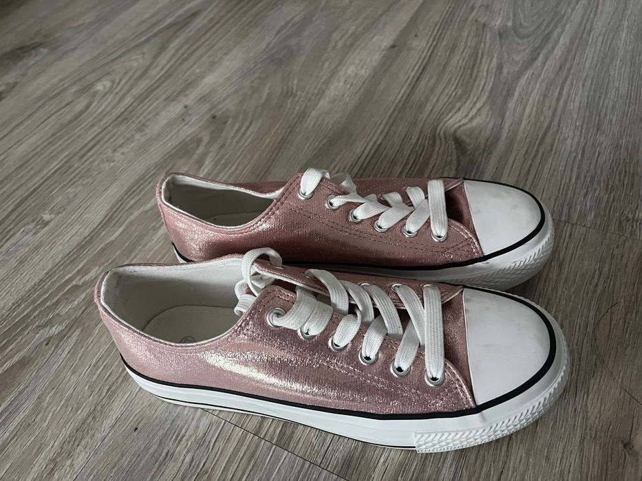 Trampki różowe połyskujące