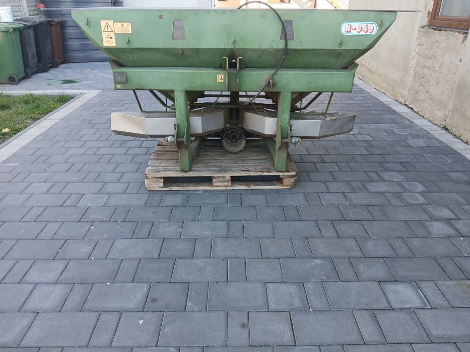 Rozsiewacz nawozów Sipma N 049 15m