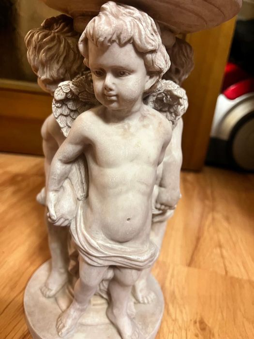 Вінтажна підставка/підсвічни з кремової смоли з херувимами та ангелами