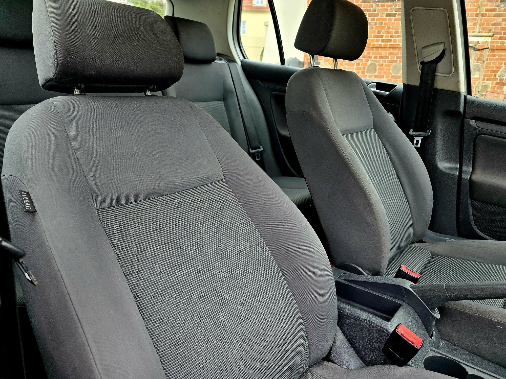 Sprzedam VW Golfa 5 1.6 MPI LPG KlimatyzacjaAlufelgiCzujnikiParktronic