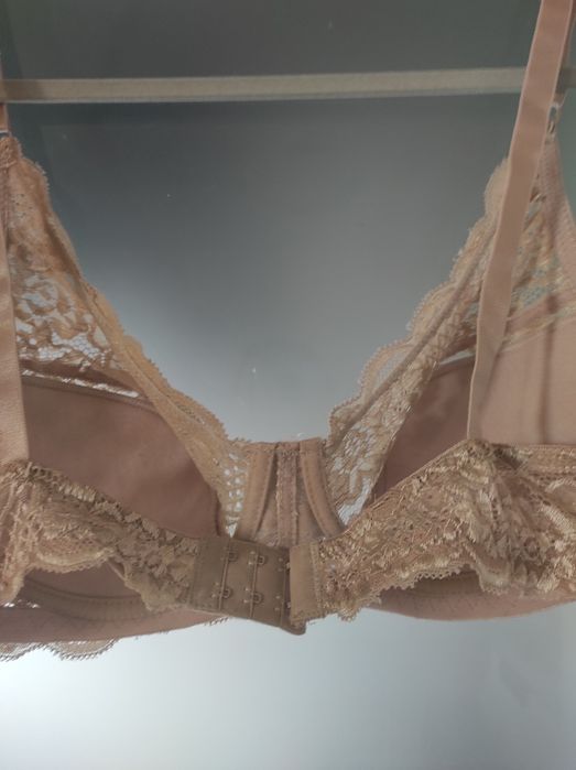 2 sutiãs novos c/ etiqueta tam 52 os 2 por 5€