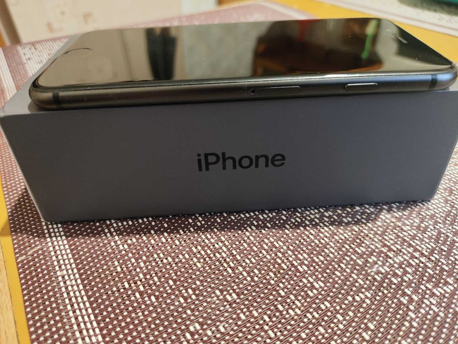 Продам iPhone 8 64 ГБ Space Grey
