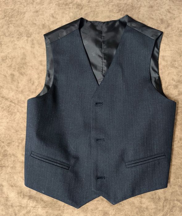 Отдам пиджак+жилетку детскую