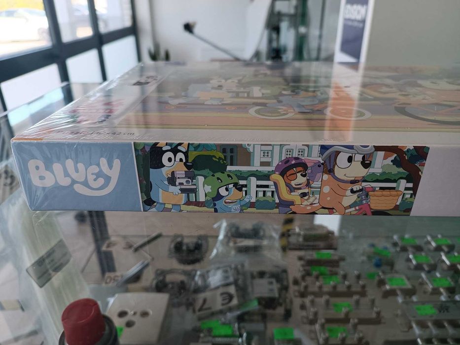 Novidade:Puzzle Clementoni Bluey SuperColor Maxi 62x42cm 24 peças