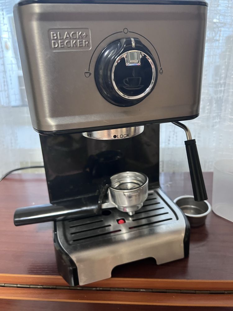 Кавоварка рожкова Black&Decker BXCO1200E