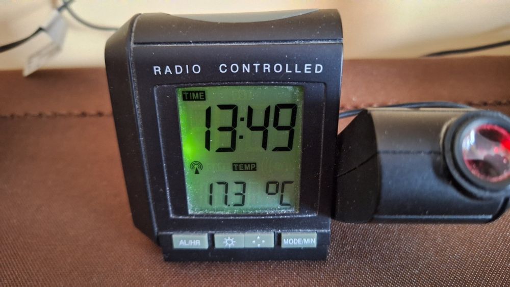 Radiobudzik z projektorem