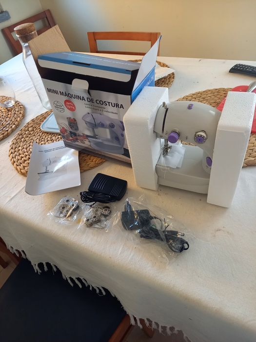 Máquina de costura mini
