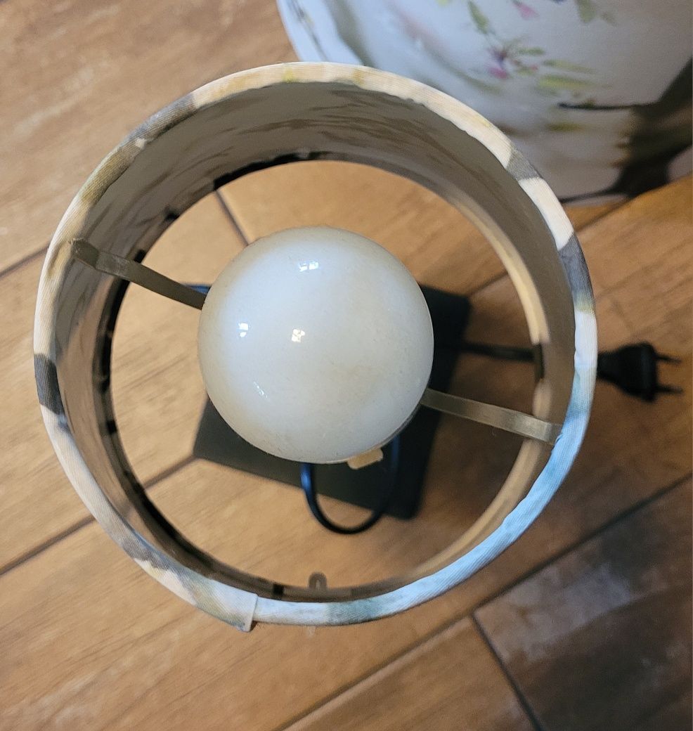 Lampka nocna i abażur w wzorze