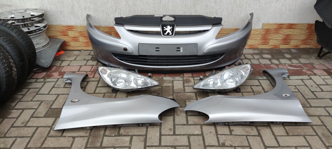 Бампер передній peugeot 307