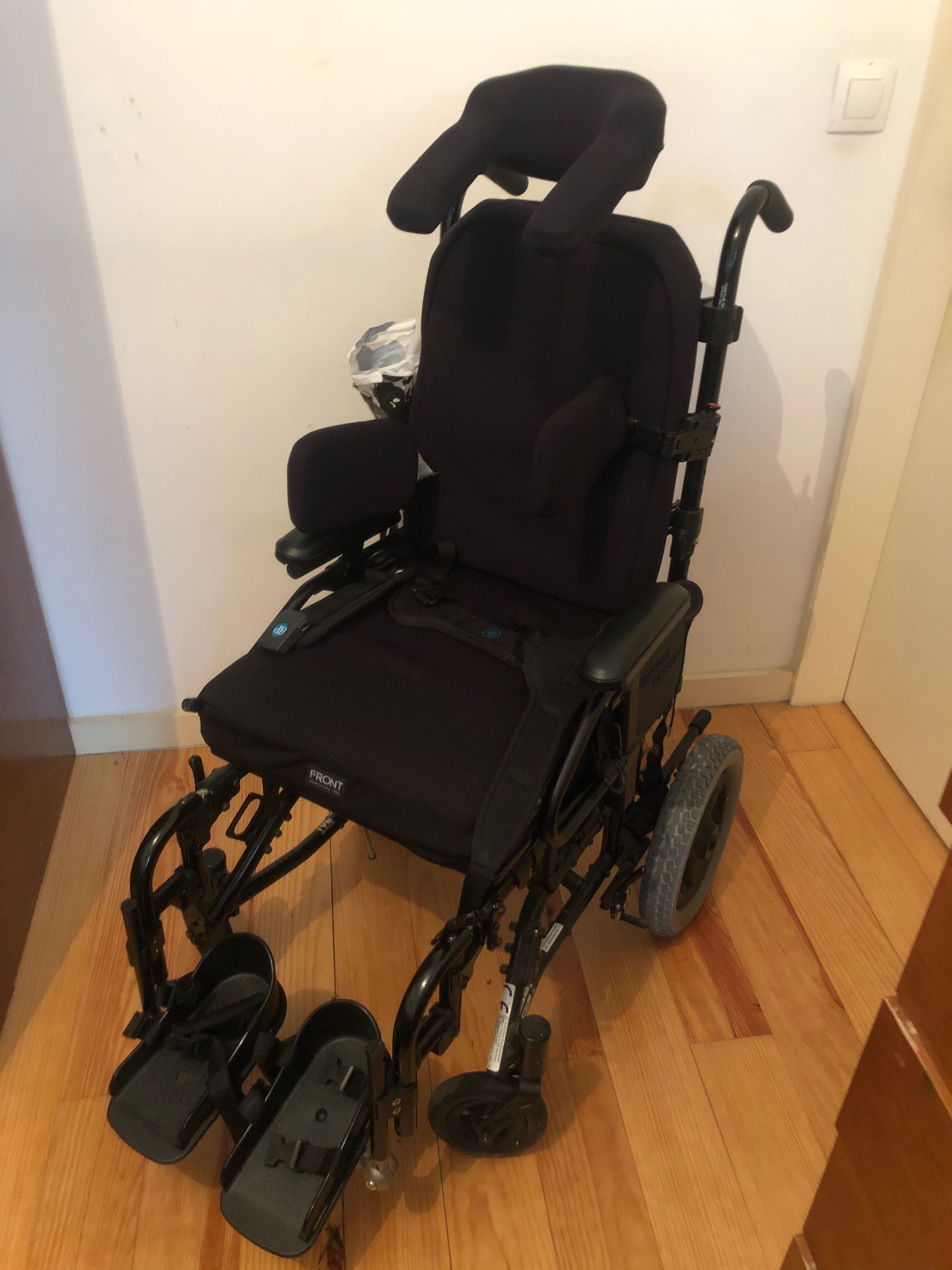 Cadeira de rodas Pediátrico e Adulto venda troca por automóvel ou Mota