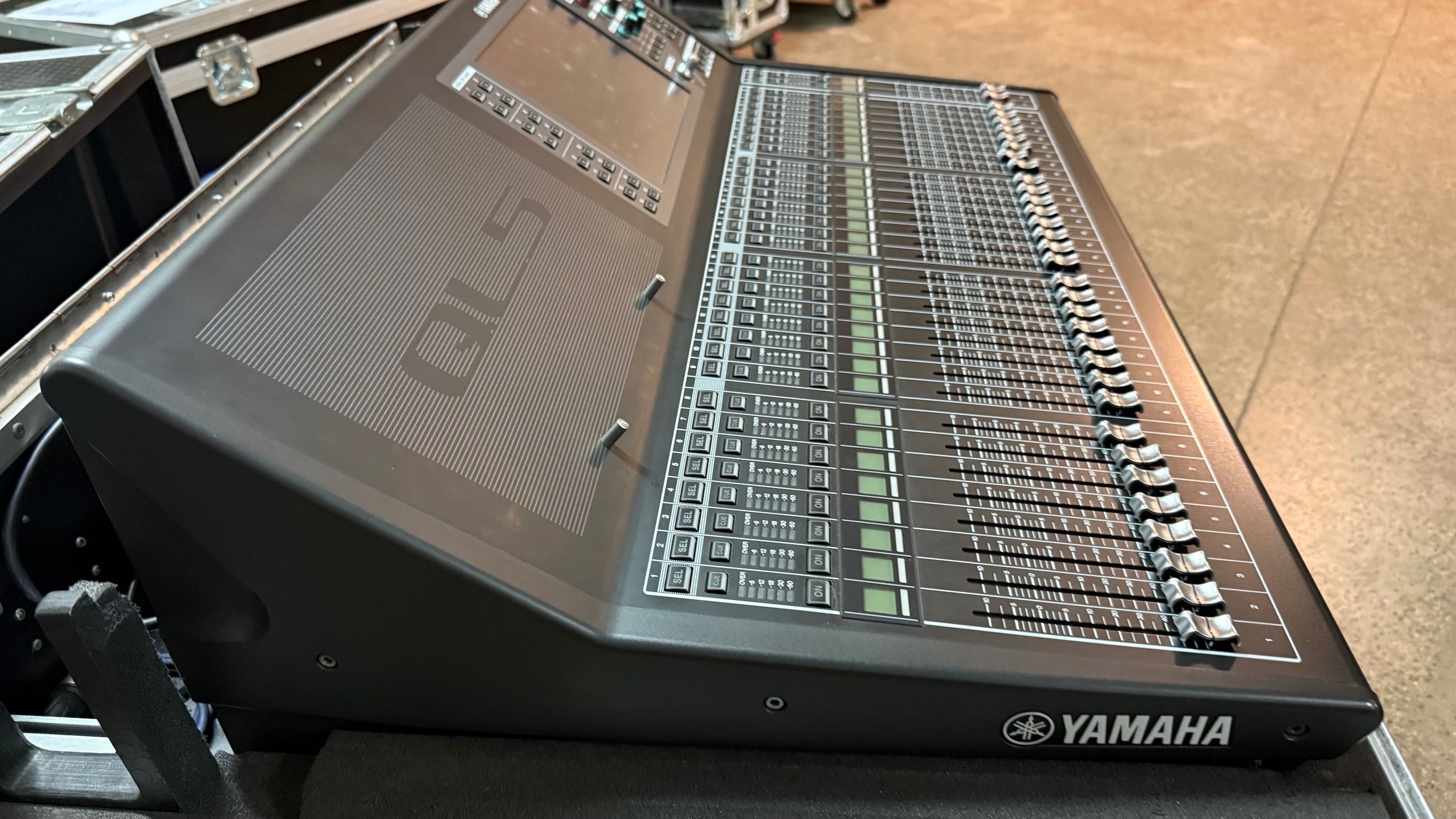 Mikser Yamaha QL 5 + case Stan Bardzo dobry