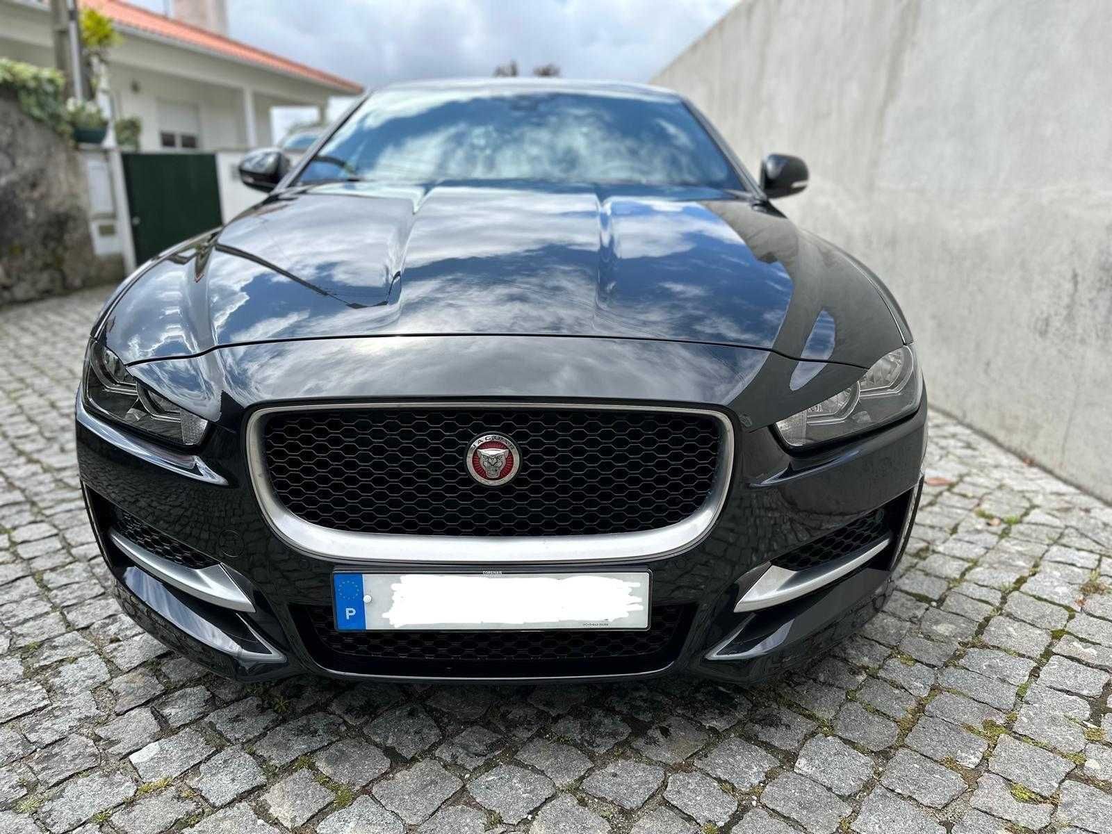 Jaguar XE 2.0 D R-Sport - Elegância, Desempenho e Conforto