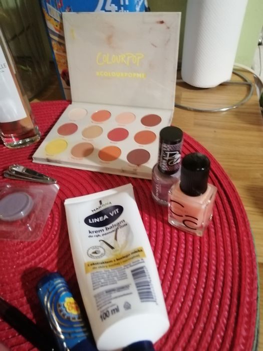 Duży zestaw kosmetyków, 18 szt. + perfumy.