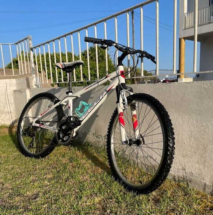 Bicicleta BTT Qüer Roda 24 – 100 € (negociável)