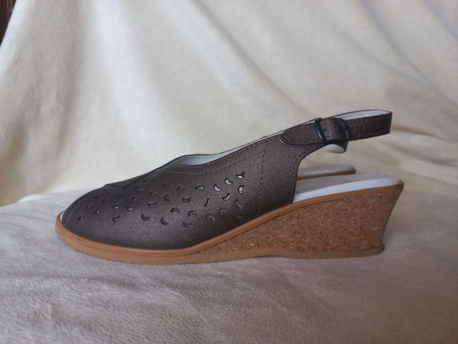 Босоніжки, розмір 39