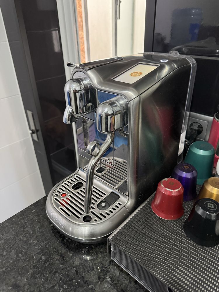 Máquina Café Nespresso Creatista Pro