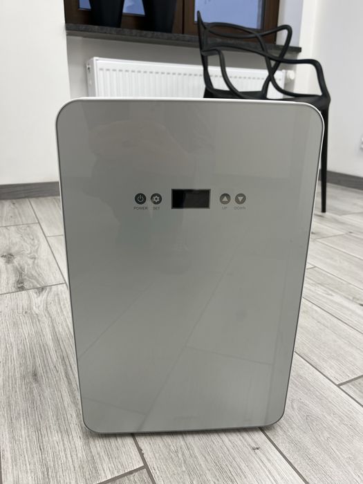 Lodówka turystyczna przenośna campingowa z wyswietlaczem