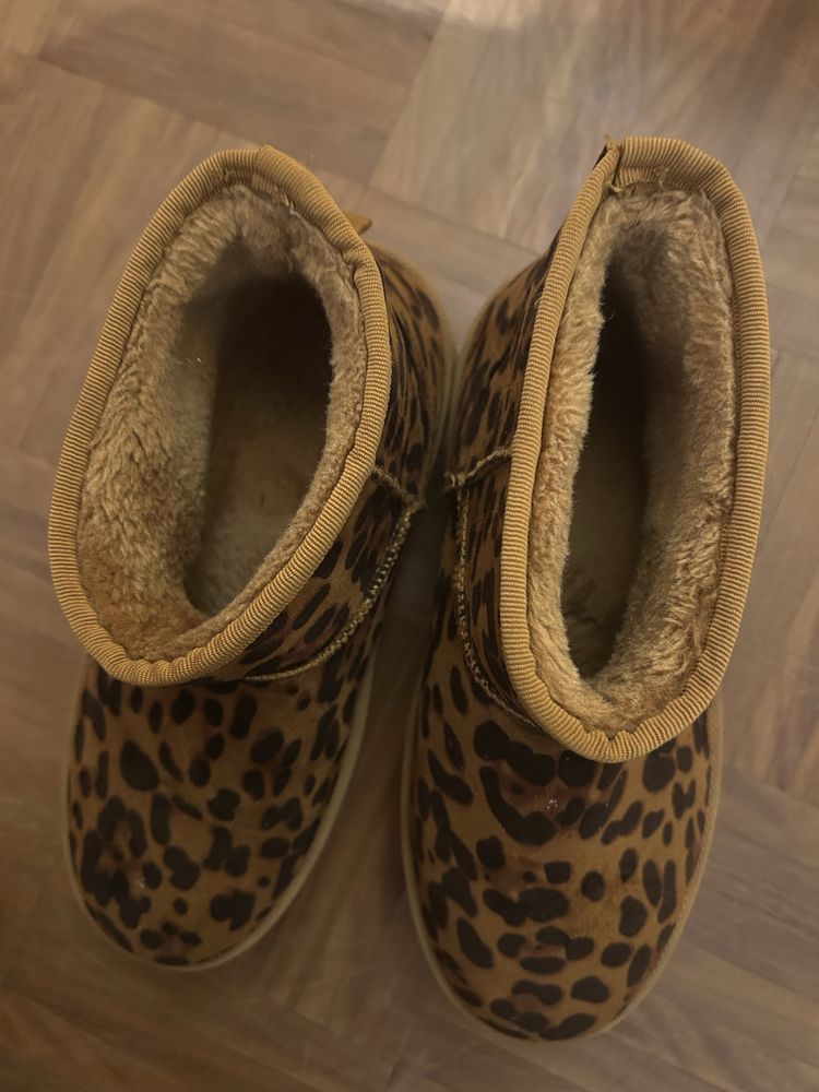 Botas com forro em pele 40