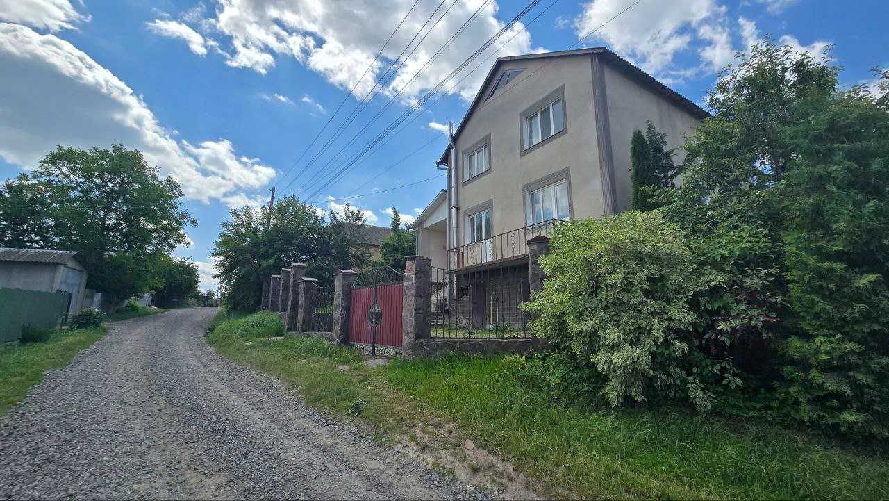 Продам просторий приватний будинок у місті