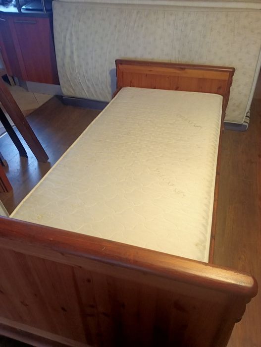 Łóżko sosnowe z materacem 200x90