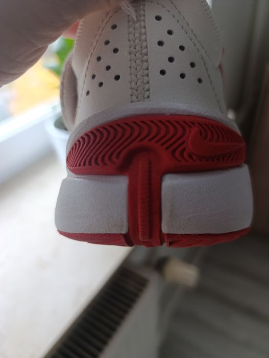 Buty Nike Team Hustle d11 rozmiar 37,5