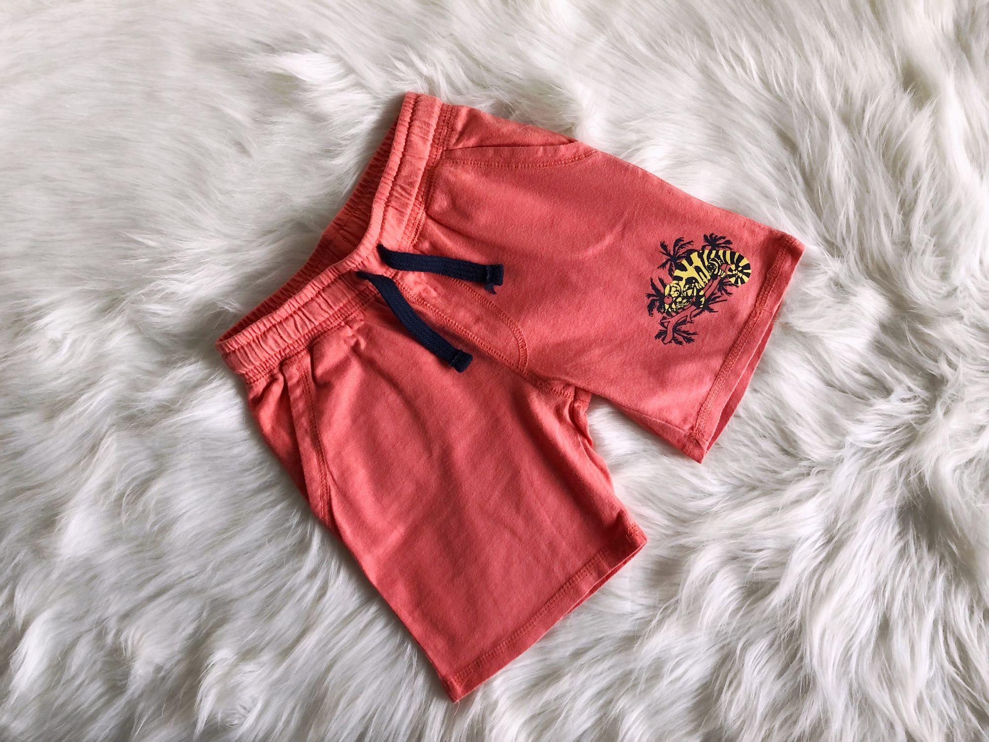 H&M lekkie koralowe szorty rozm. 110