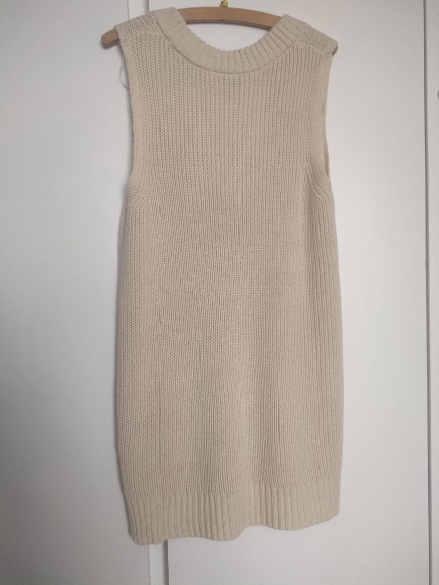 Sweterkowa krótka sukienka