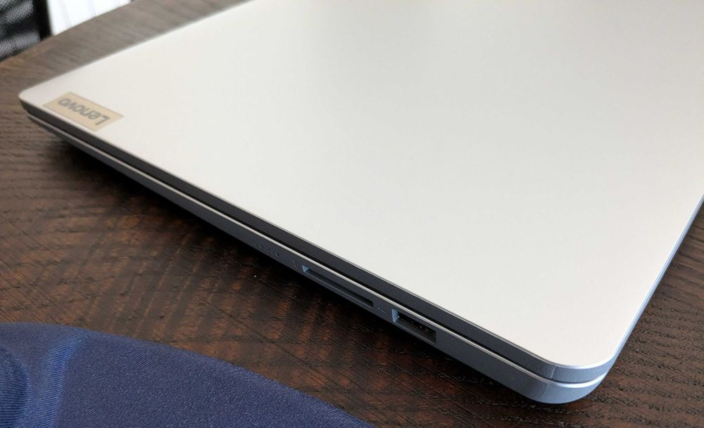 LENOVO Ideapad Slim – AMD Ryzen 3 7320U / 8GB RAM / 256GB SSD / 15.6" (NEW)64309716117761123