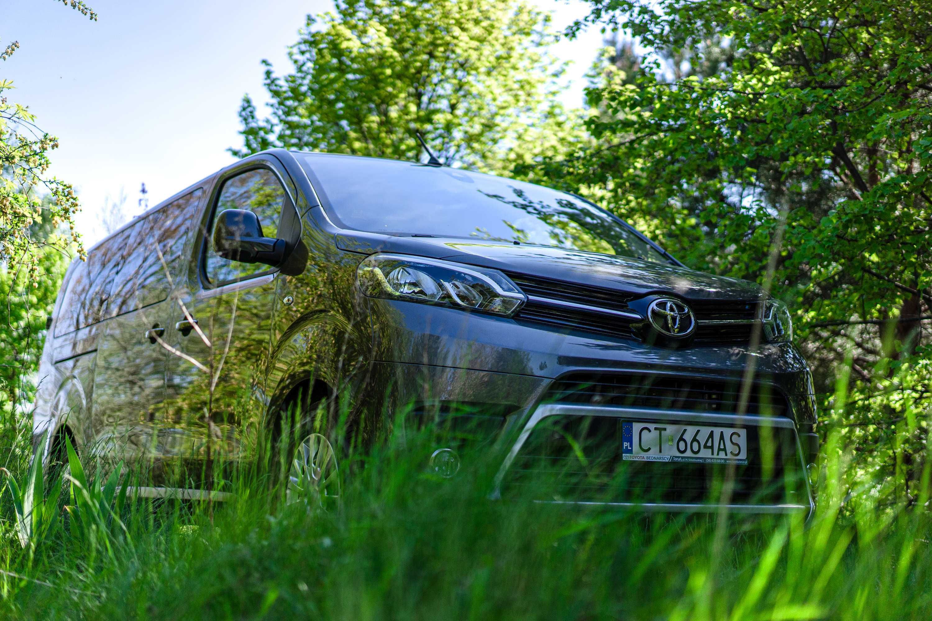 wynajem busa 9 bez kierowcy Toruń, Toyota Proace, wypożyczalnia