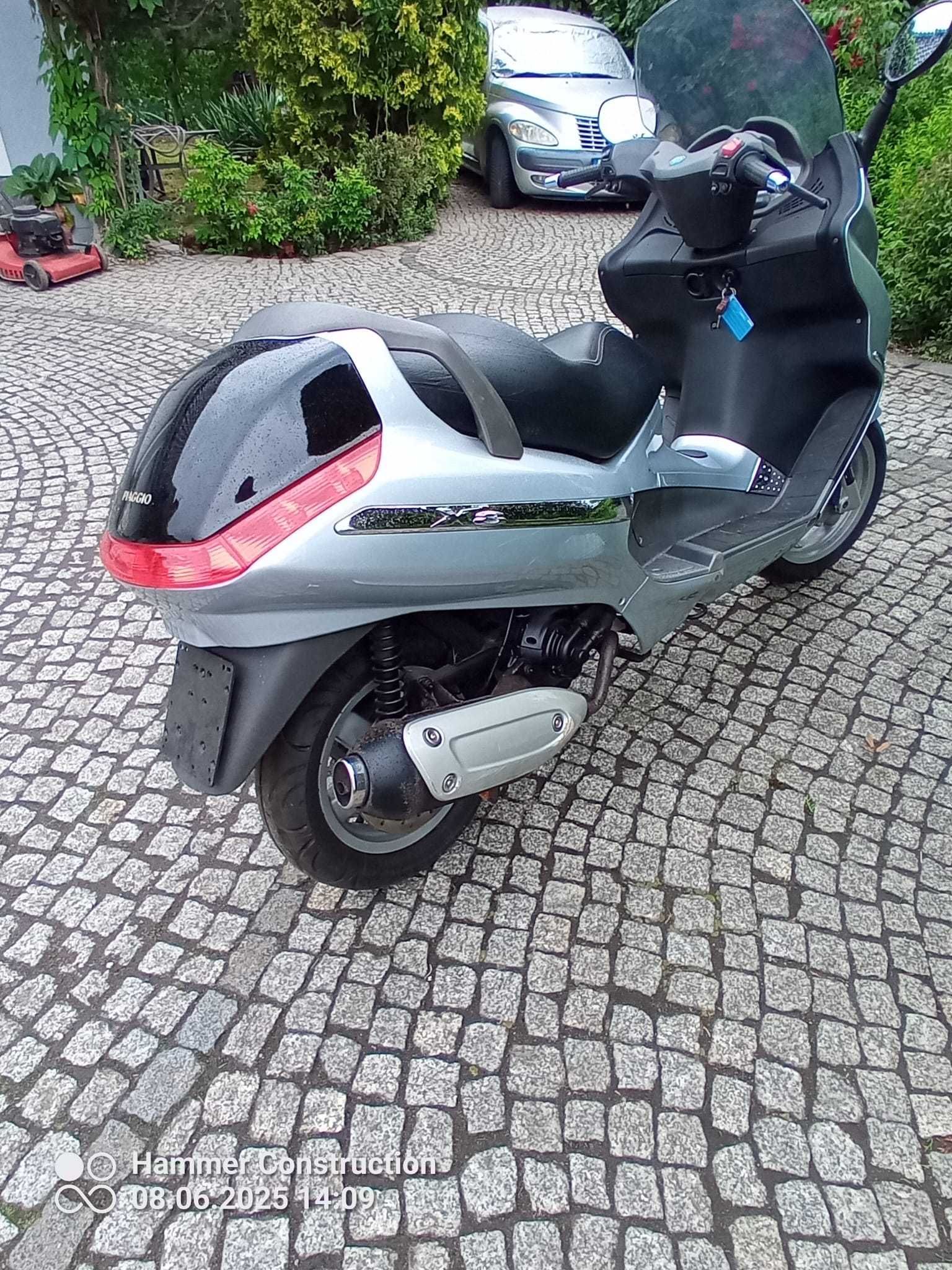 Skuter Piaggio x8