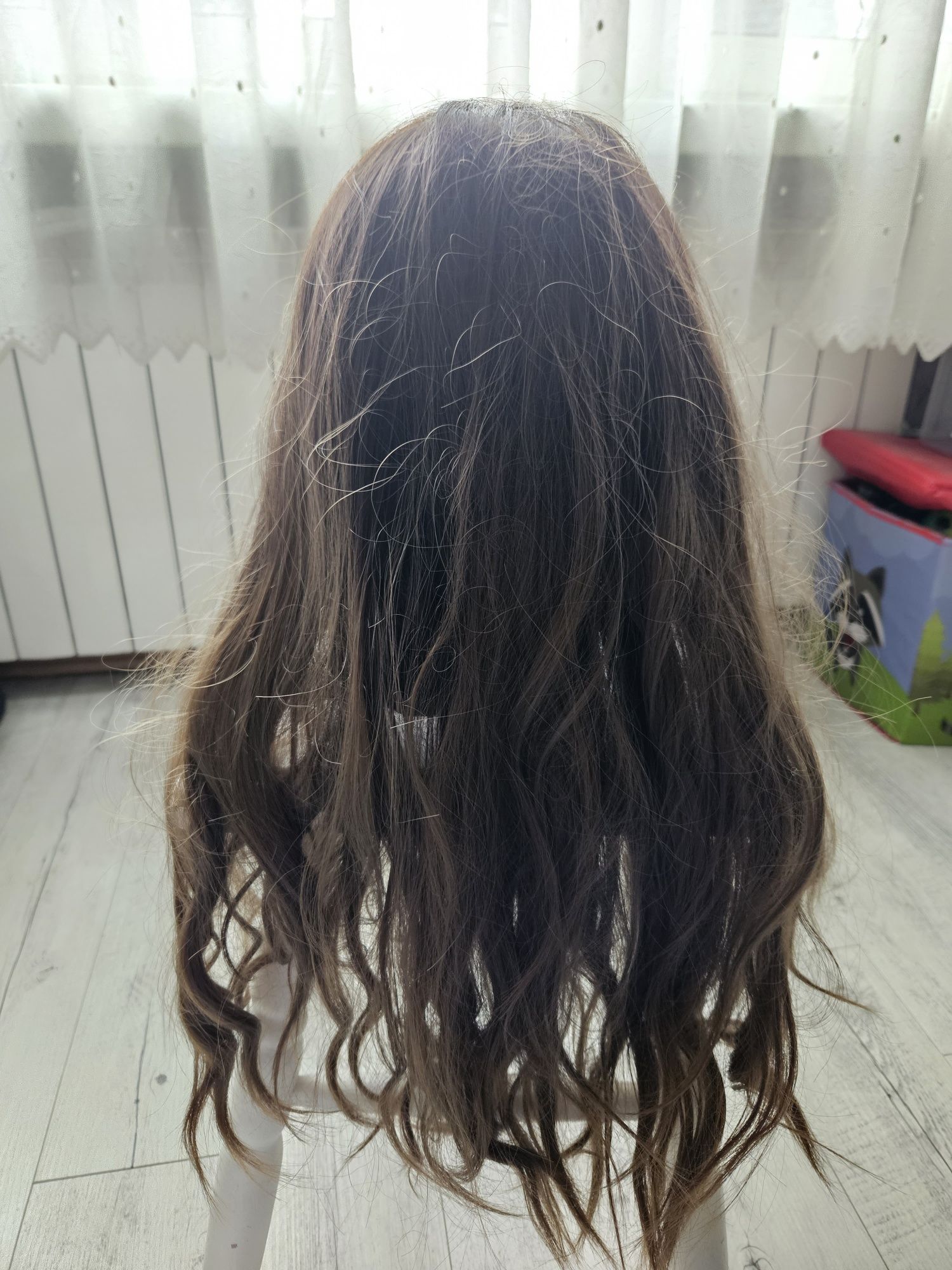 Peruka długi skrętny włos