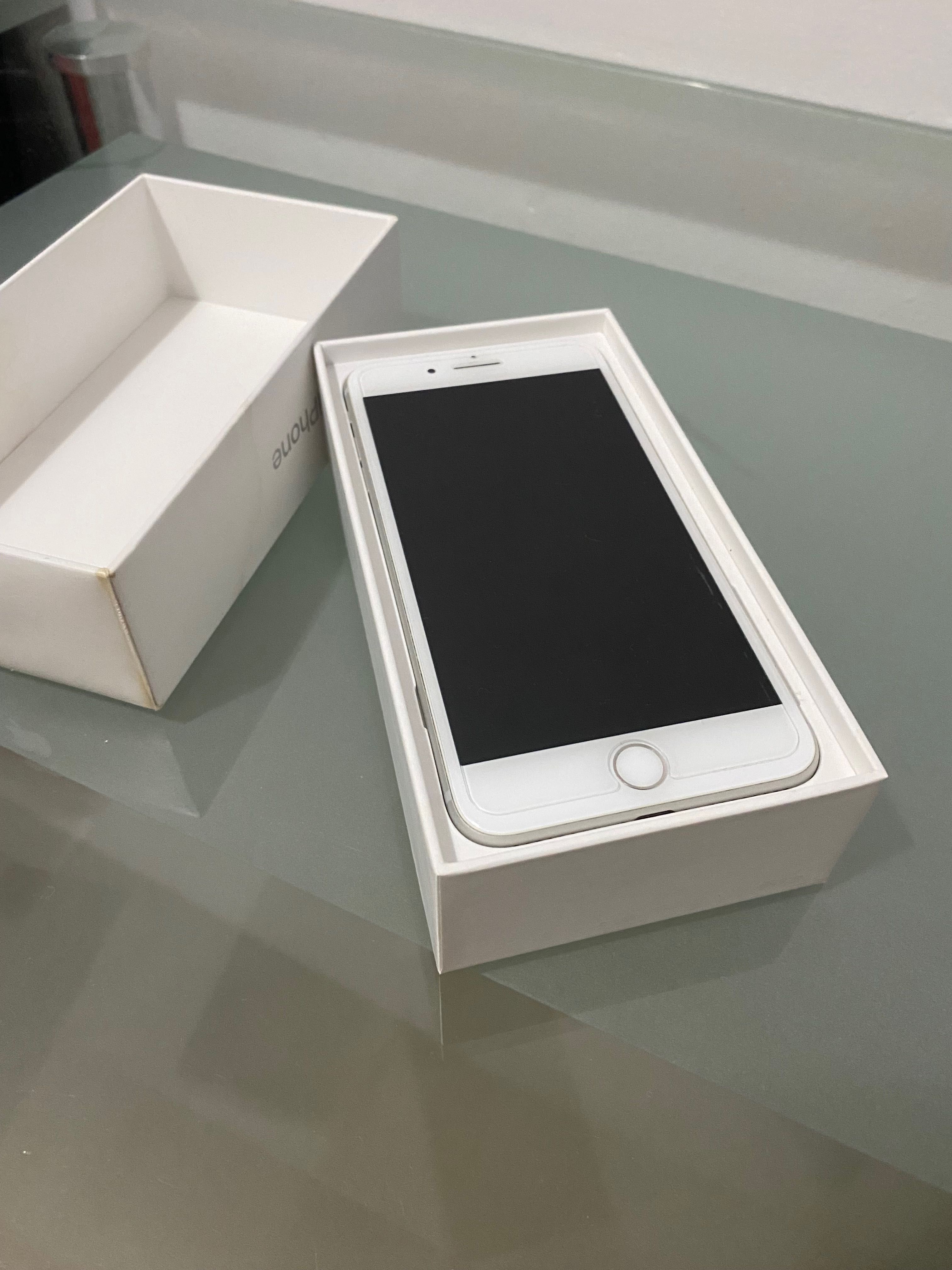 Srebrny Iphone 7 Plus 128GB + dodatki