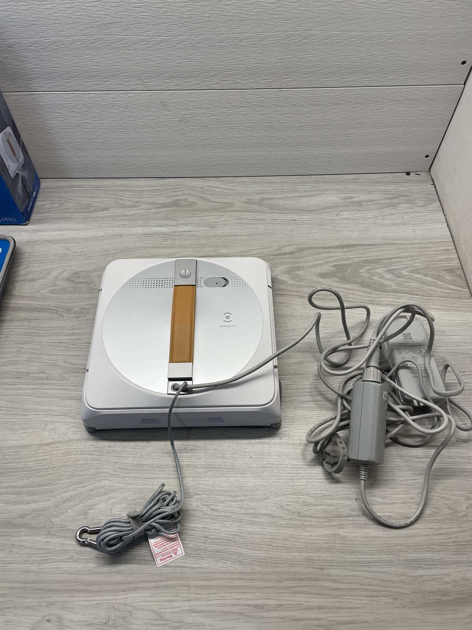 Robot do mycia okien ECOVACS Winbot W1 Pro