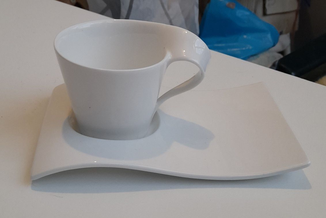 Chávenas com respetivos pratos design moderno