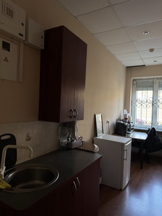 Здам в суборенду фасадне приміщення