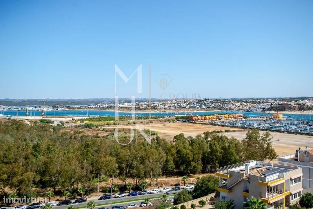Penthouse T2, terraço com Vista 180º Mar, Rio e Serra  a 100 metros d