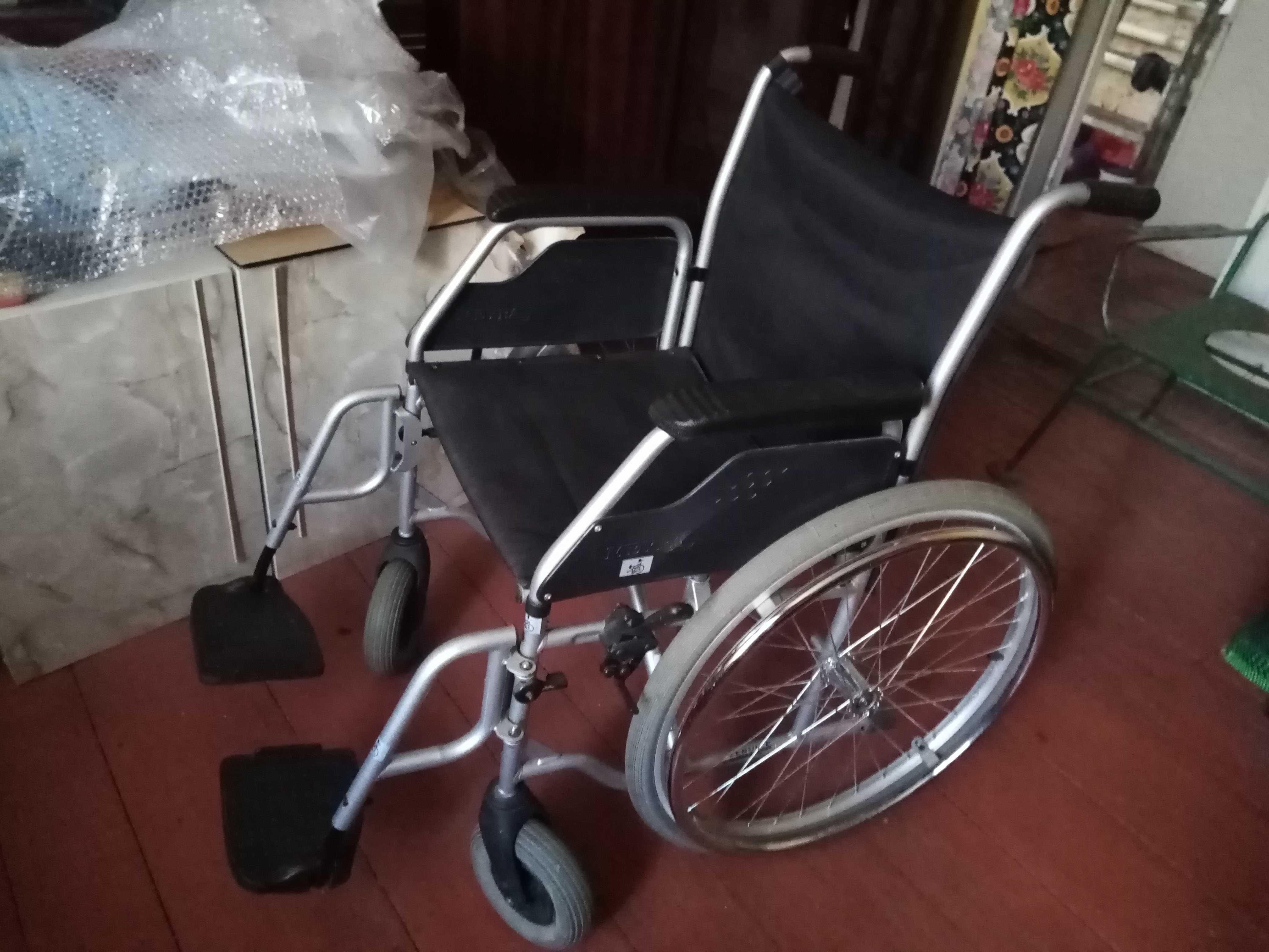 Инвалидная коляска MEYRA с пневматическими колесами.