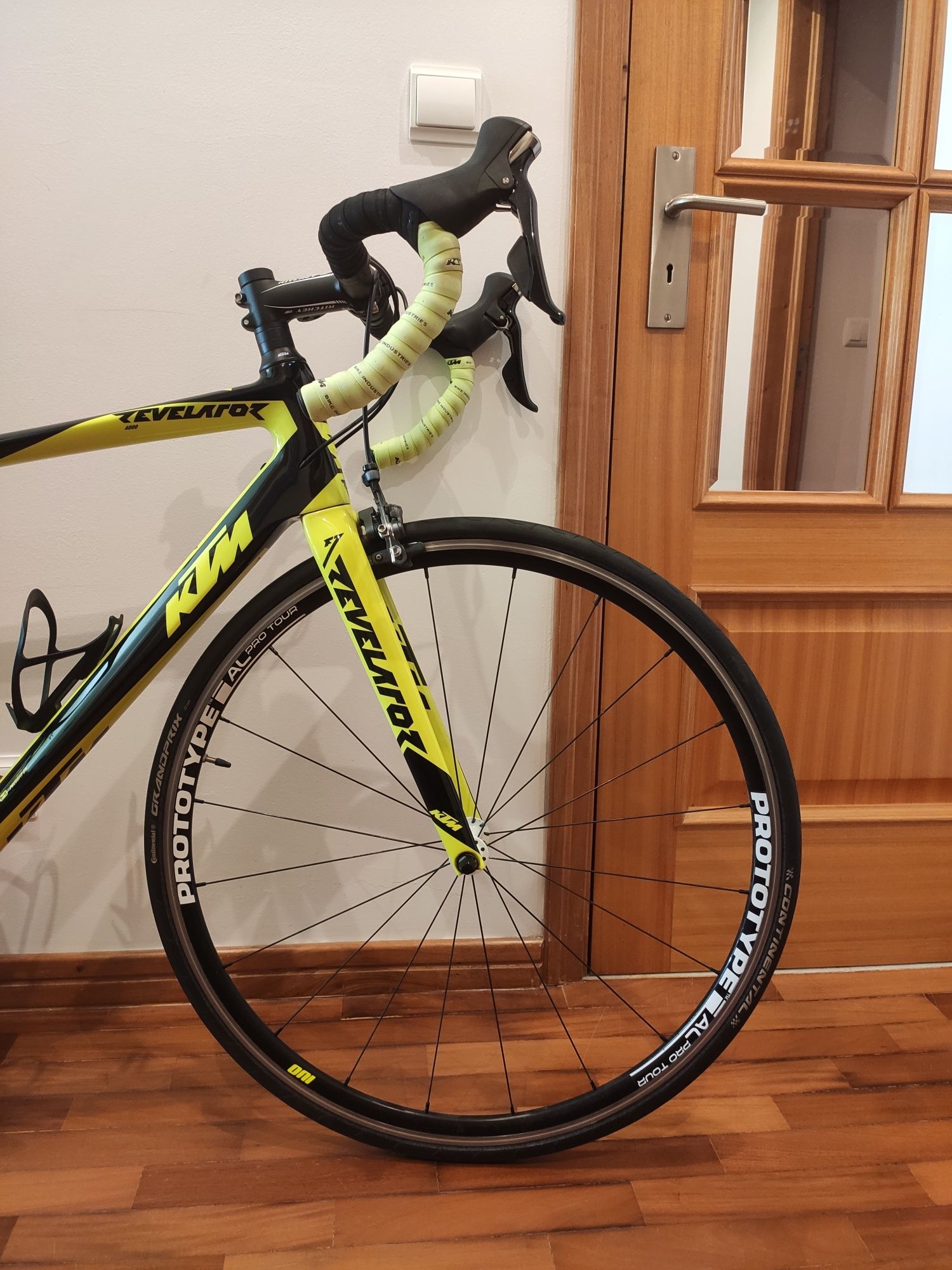 KTM Revelator 4000 carbono