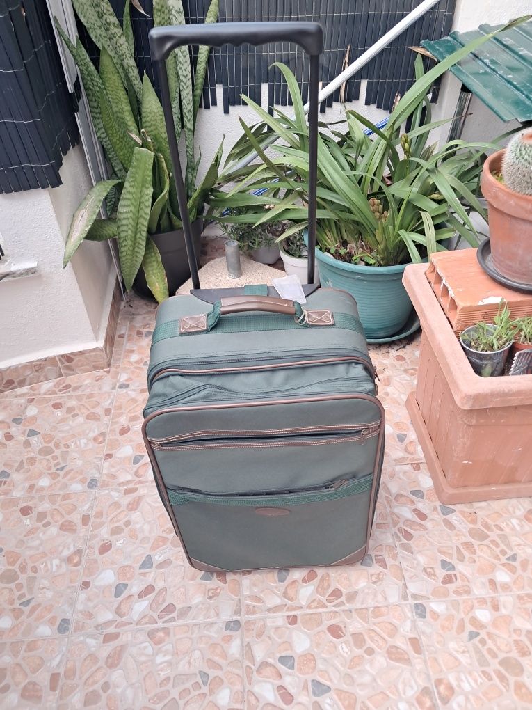 Mala de viagem  bom estado