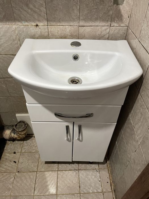 Тумба з умивальником в ванну