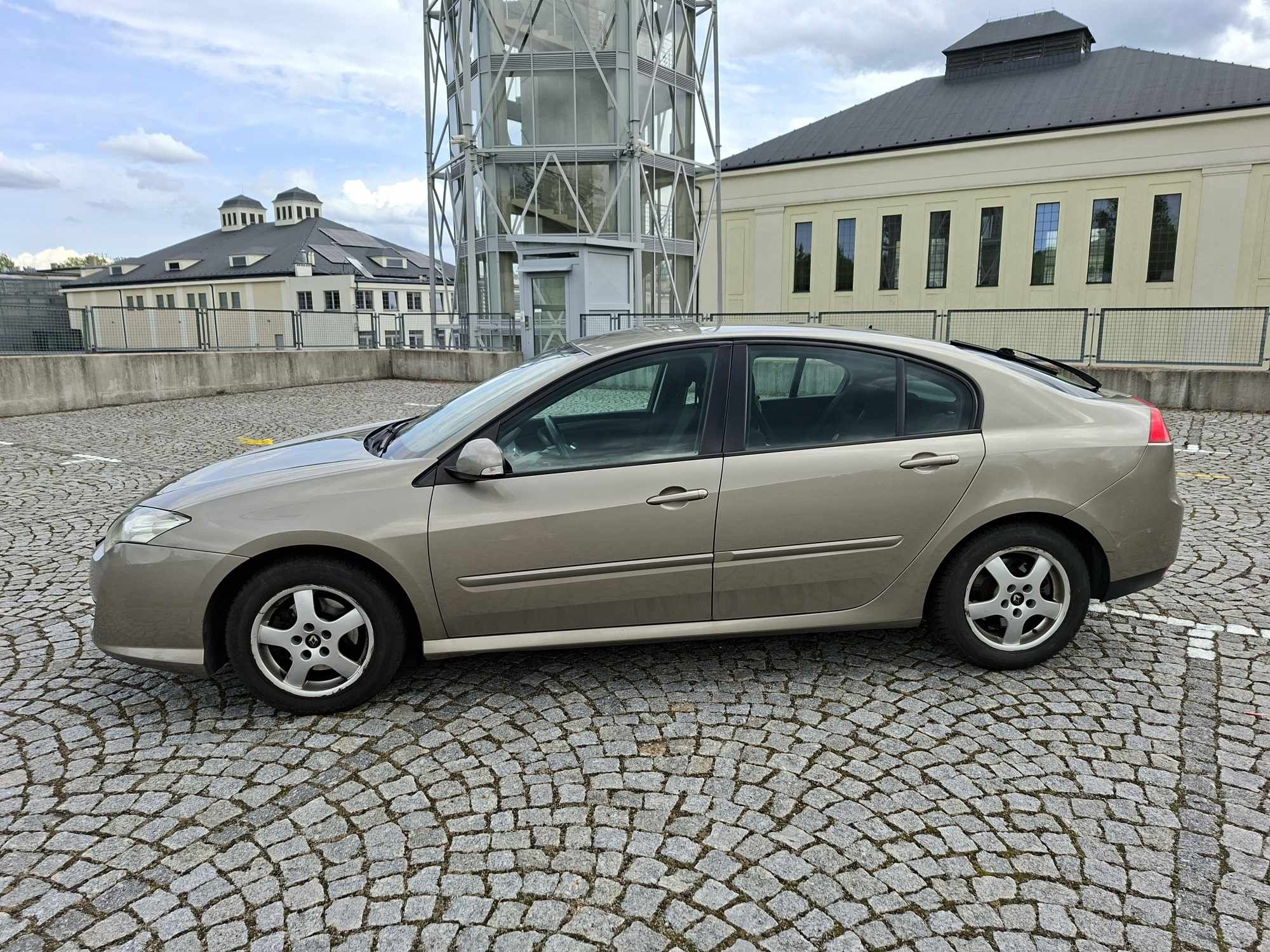 Renault Laguna III, salon Polska