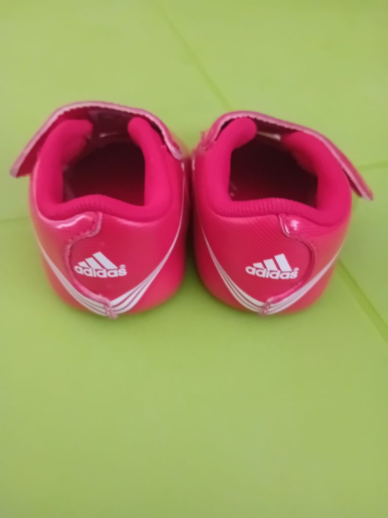 Ténis novos Adidas T17