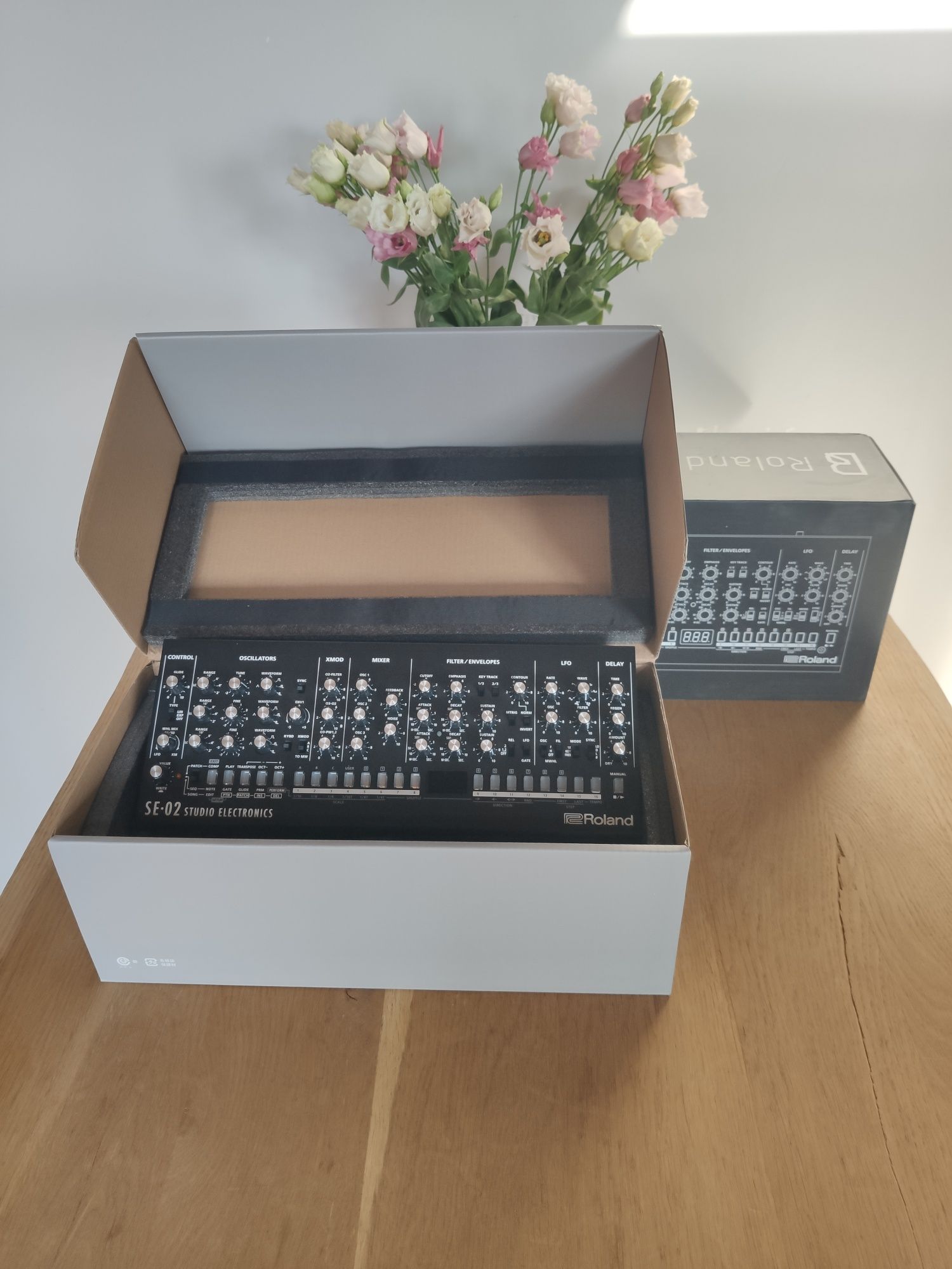 Roland Boutique SE-02 syntezator analogowy 3-oscylatory stan jak nowy