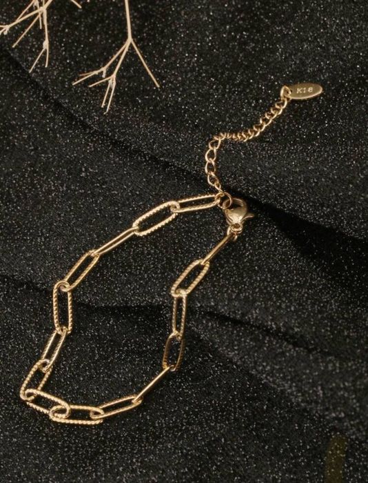 Minimalistyczna biżuteria, która podkreśli Twój styl każdego dnia