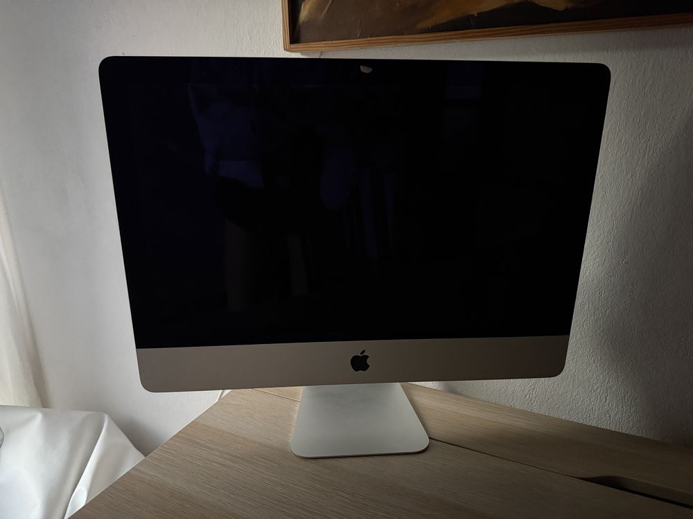 komputer iMac 21.5’’