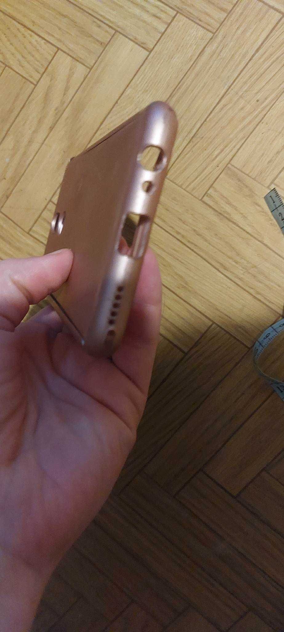 plastikowe etui do telefonu