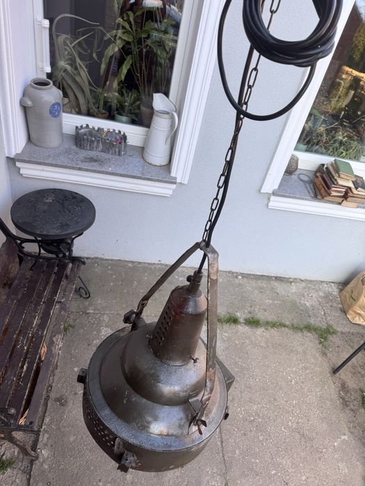 Stara duża  lampa reflektor magazynowa loftowa antyk żyrandol