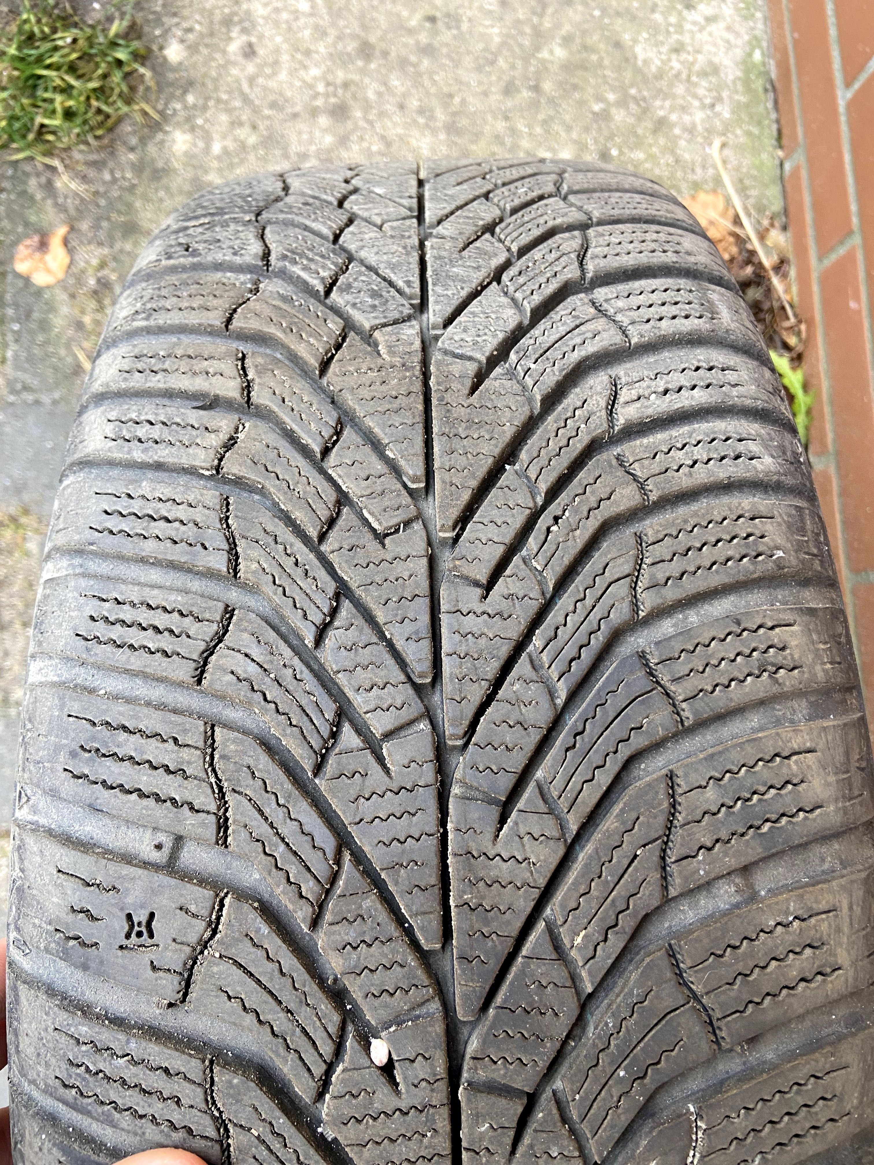 215 x 55 x 16    4 szt. Opony Zimowe Kumho z felgami stalowymi