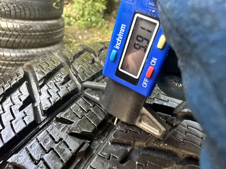 Шини майже нові 215/65 R17 Nokian резина зима