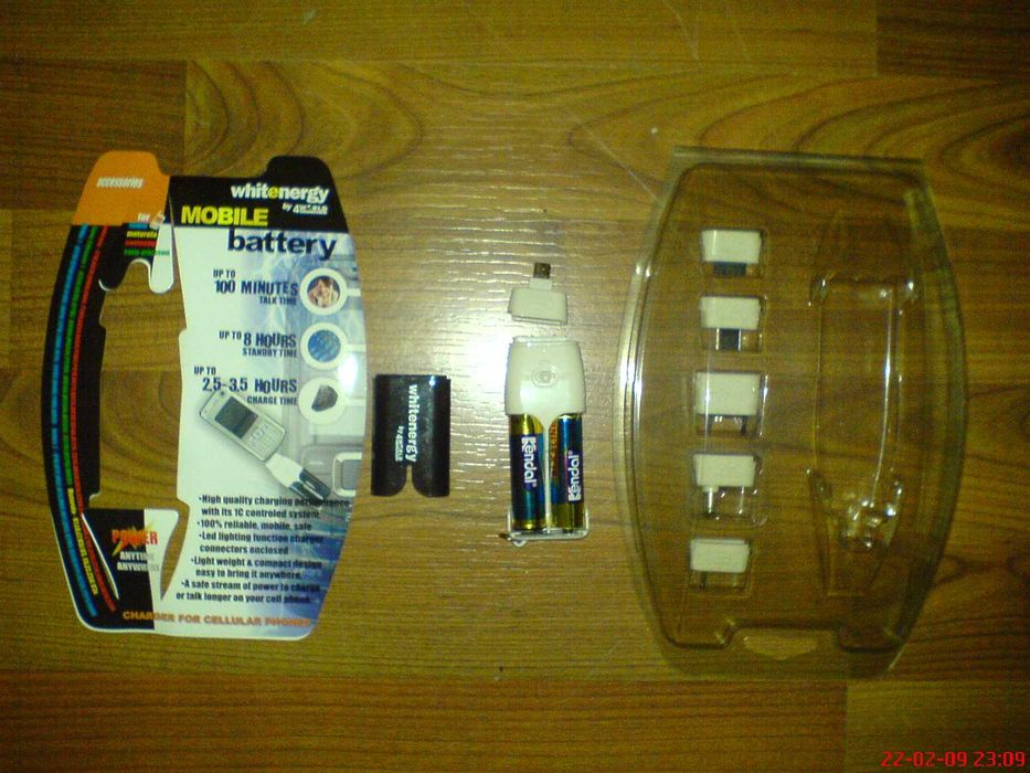 ŁADOWARKA DO KOMÓREK SMARFONÓW przenośna na baterie różne wtyczki nowa